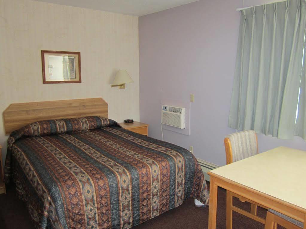 קאש קריק Canada'S Best Value Desert Inn & Suites מראה חיצוני תמונה
